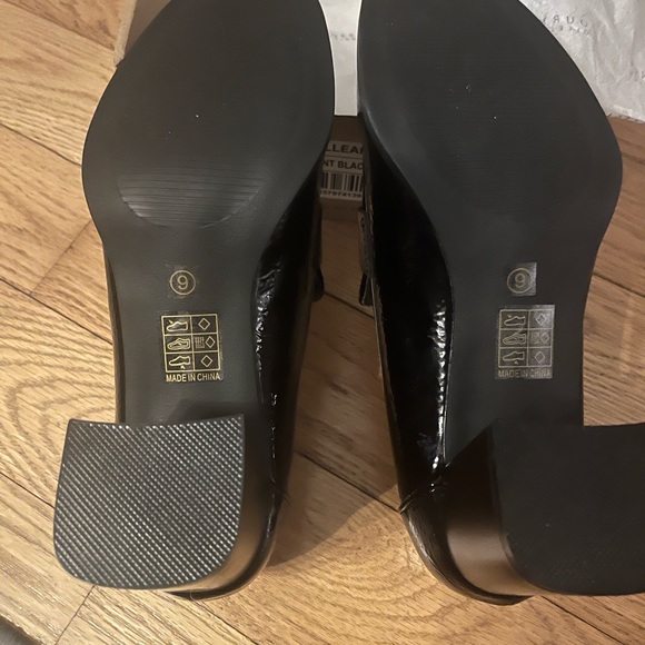 Journee Black Loafer Pumps - Picture 3 of 5